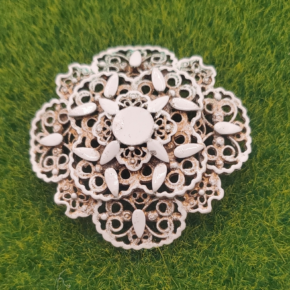 Florenza Intricate White Floral Brooch B450 Rare Collectible